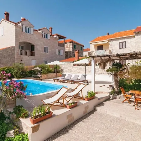 Zoki - Pool House Holiday home